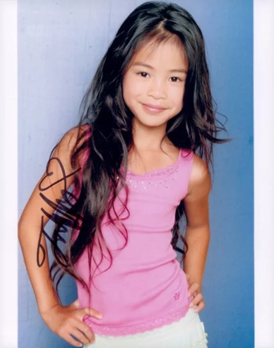 Tiffany Espensen autograph