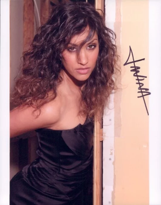 Janina Gavankar autograph