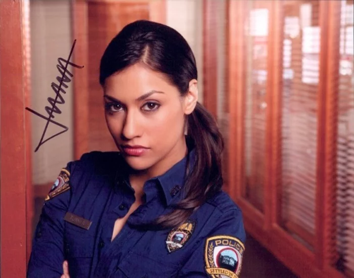 Janina Gavankar autograph