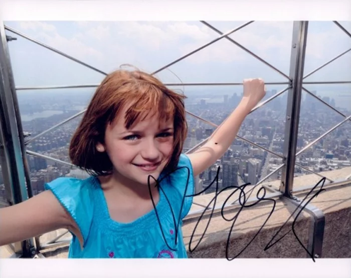 Joey King autograph