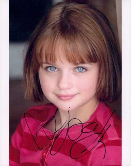 Joey King autograph
