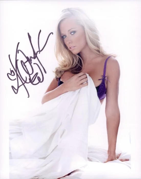 Kendra Wilkinson autograph