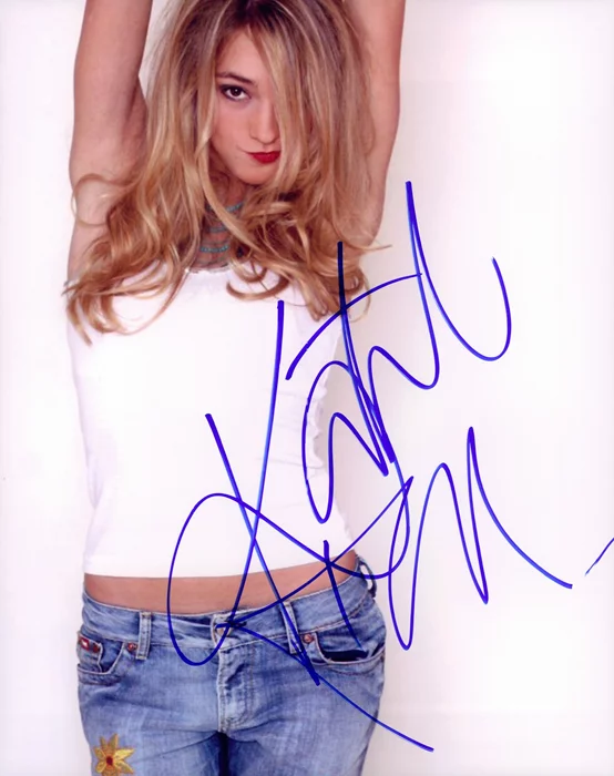 Katelyn Tarver autograph