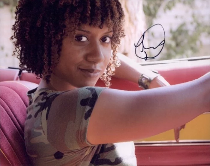 Tracie Thoms autograph