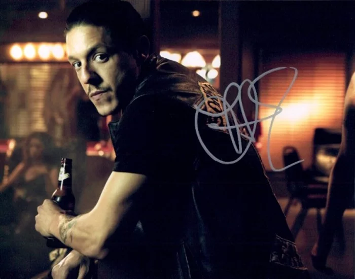 Theo Rossi autograph