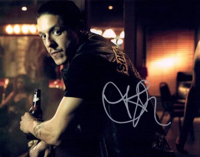 Theo Rossi autograph
