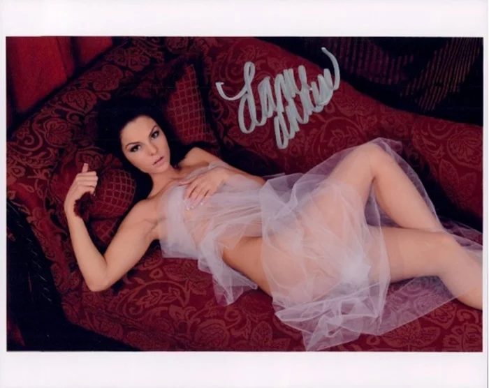 Leanne Annese autograph