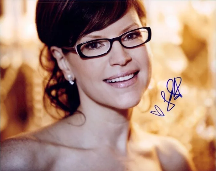 Lisa Loeb autograph