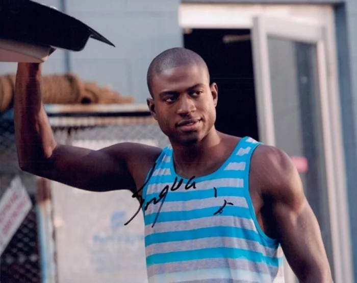 Sinqua  Walls autograph