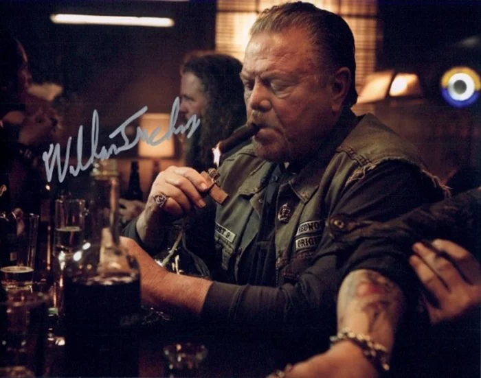 William Lucking autograph