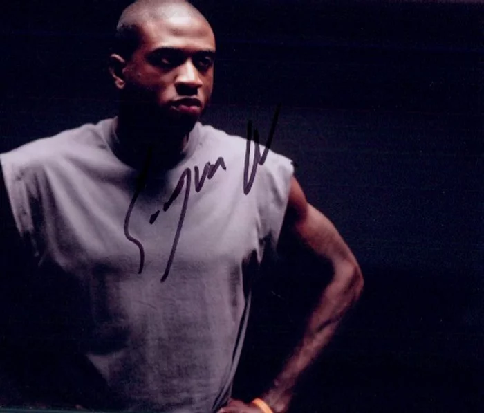 Sinqua  Walls autograph
