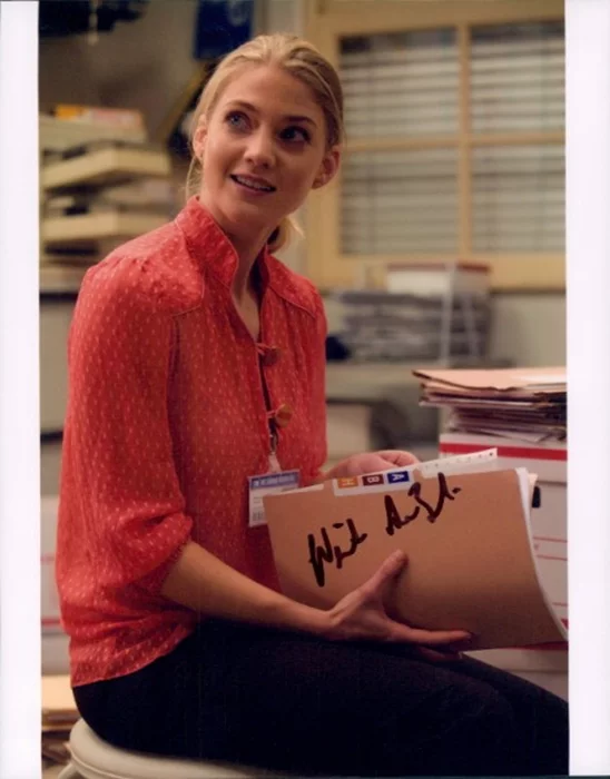 Winter Ave Zoli autograph
