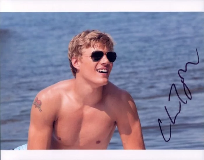 Chris Zylka autograph
