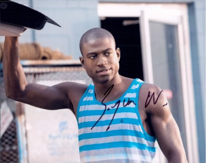 Sinqua  Walls autograph
