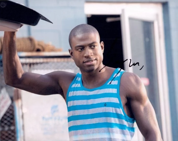 Sinqua  Walls autograph
