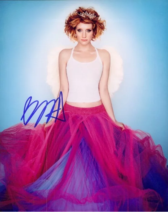 Bryce Dallas Howard autograph