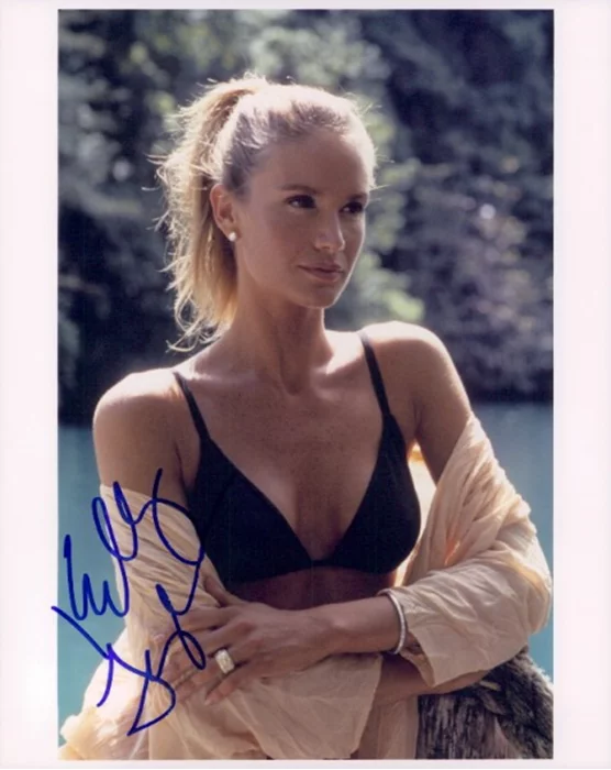 Kelly Lynch autograph