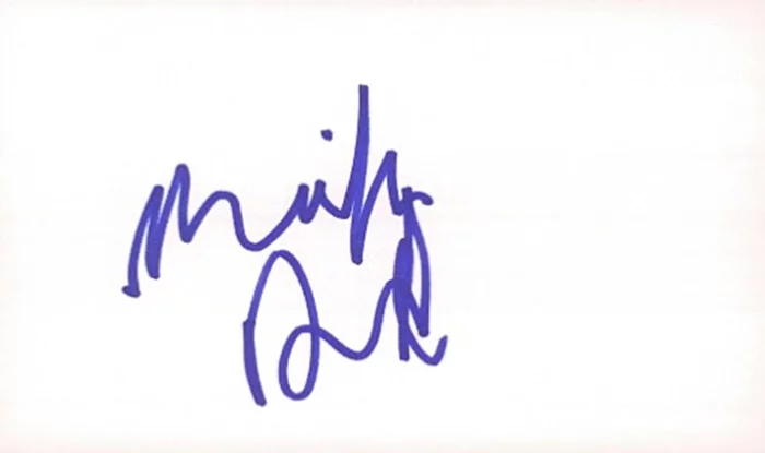 Marika Dominczyk autograph