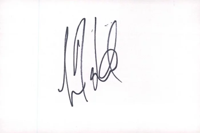 Leo Howard autograph