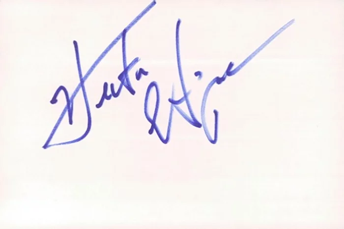 Hector Elizondo autograph