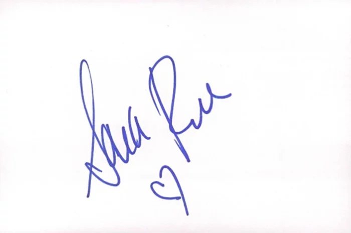 Sara Rue autograph