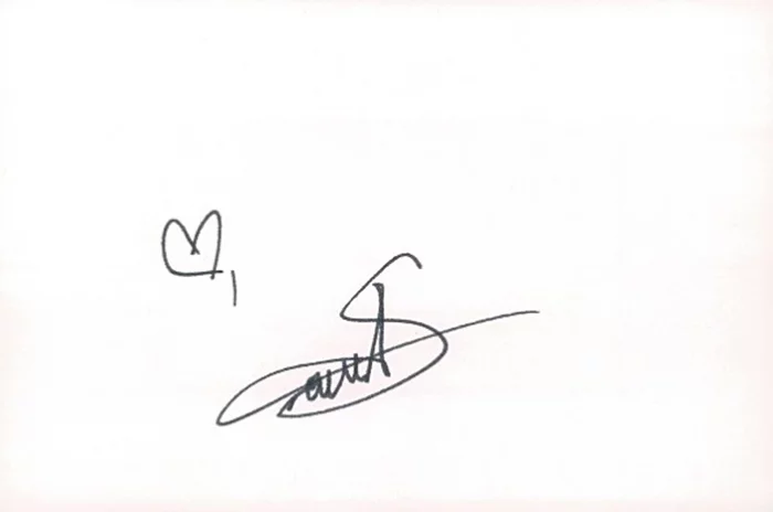Scarlett Pomers autograph
