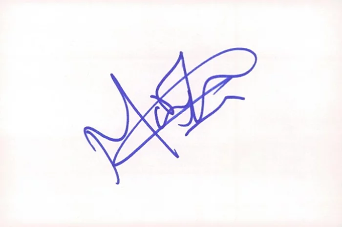 Max Thieriot autograph
