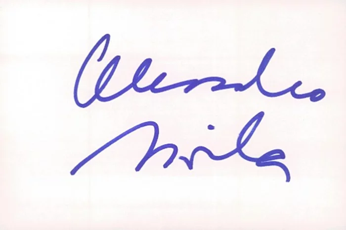 Alessandro Nivola autograph