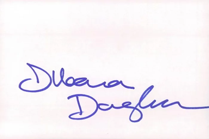 Illeana Douglas autograph