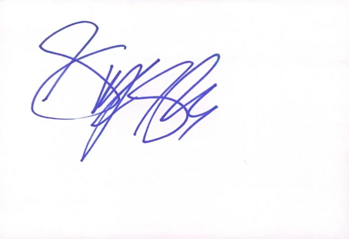 Skyler Shaye autograph