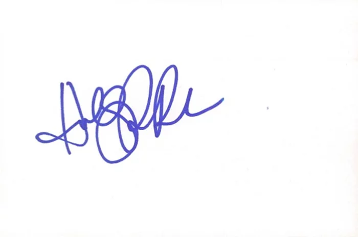 Holly Robinson autograph