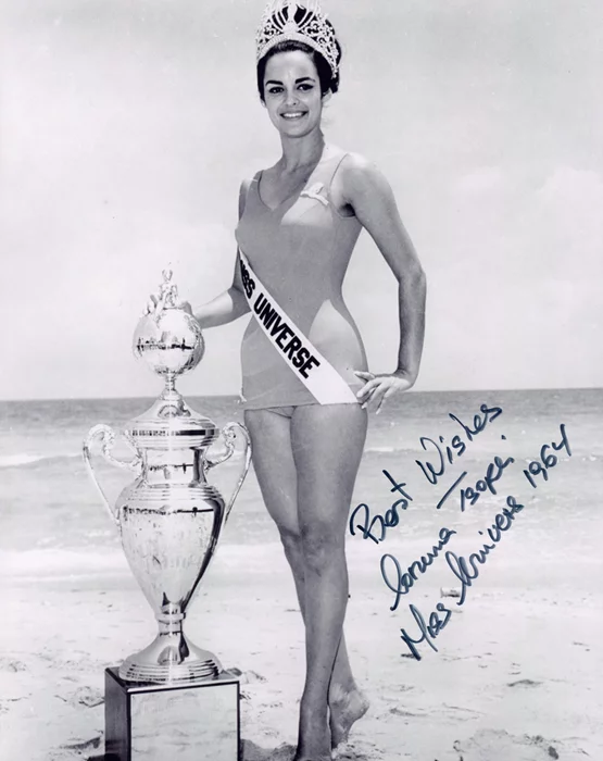 Corinna Tsopei autograph