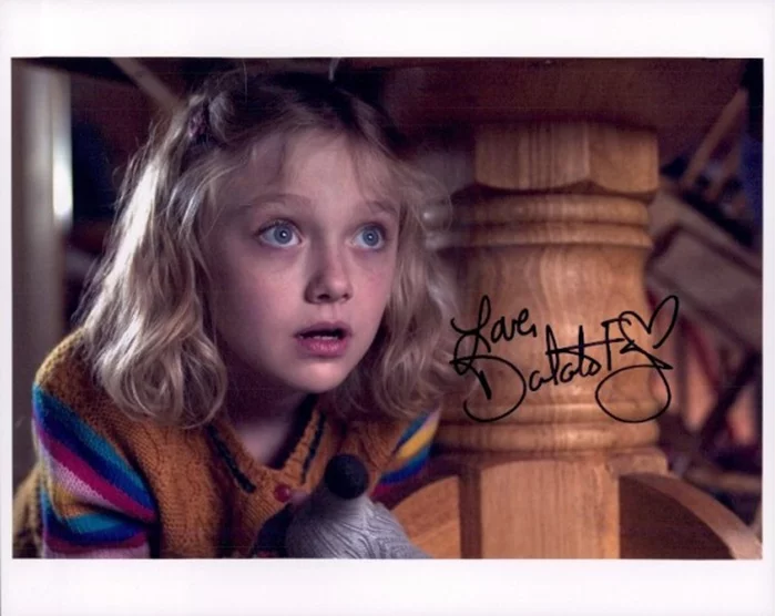 Dakota Fanning autograph