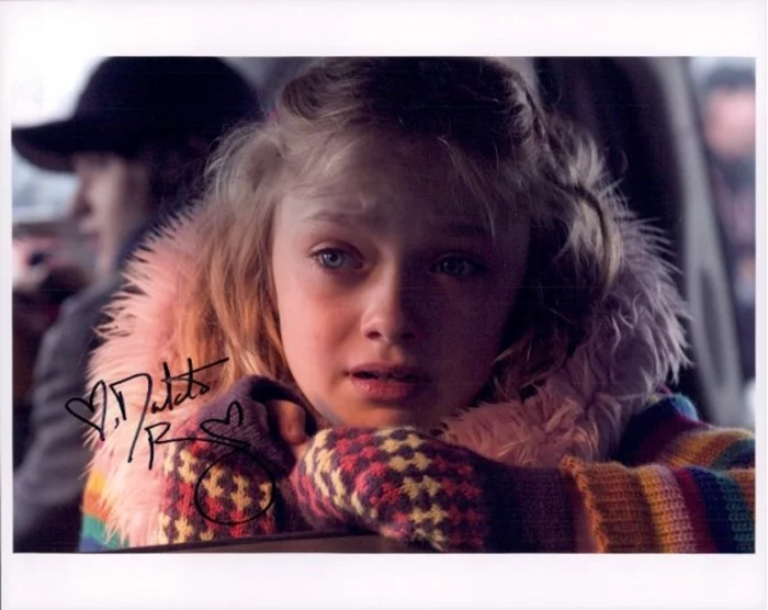 Dakota Fanning autograph