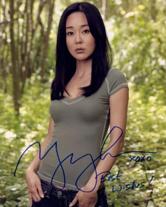 Yunjin Kim autograph