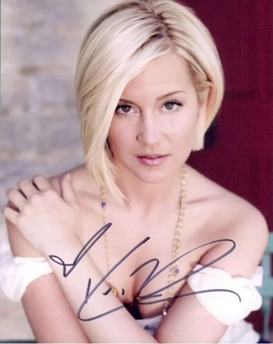 Kellie Pickler autograph