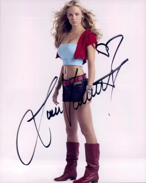 Laura Vandervoort autograph