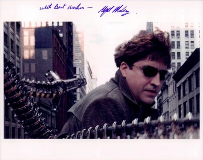 Alfred Molina autograph
