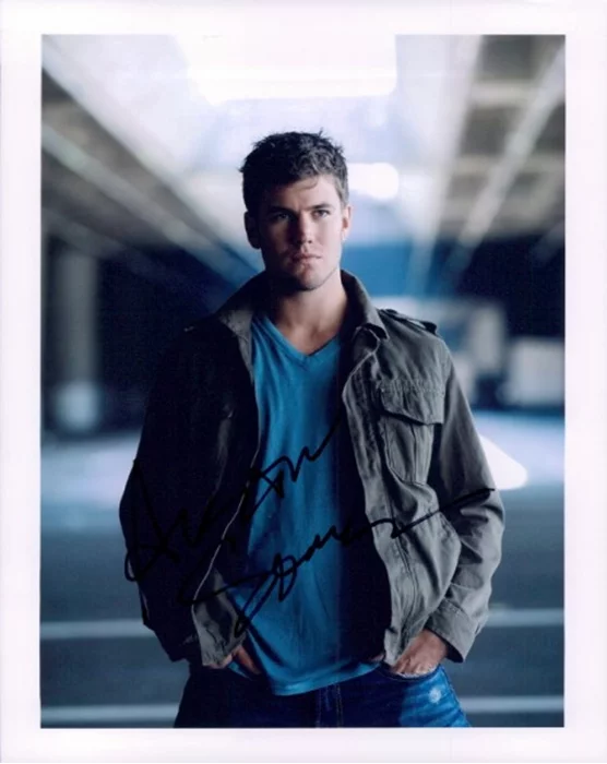 Austin Stowell autograph