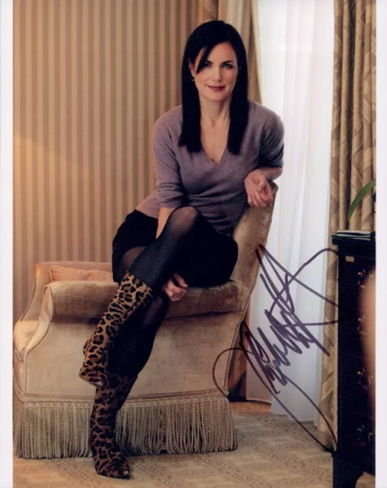 Elizabeth McGovern autograph