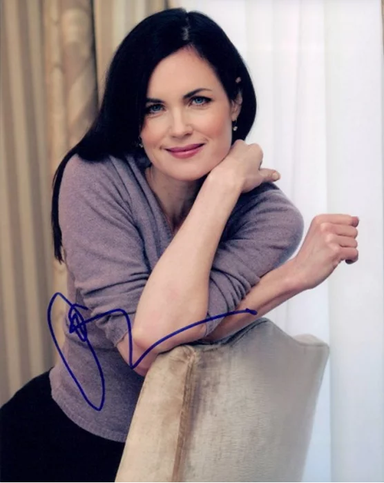 Elizabeth McGovern autograph