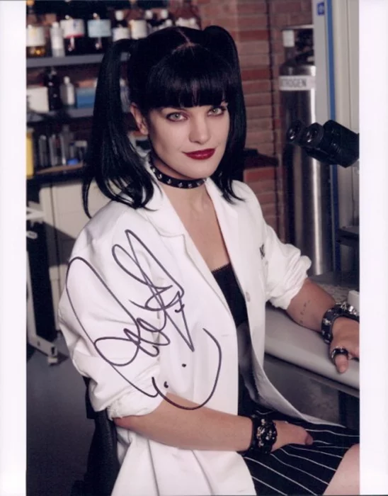 Pauley Perrette autograph