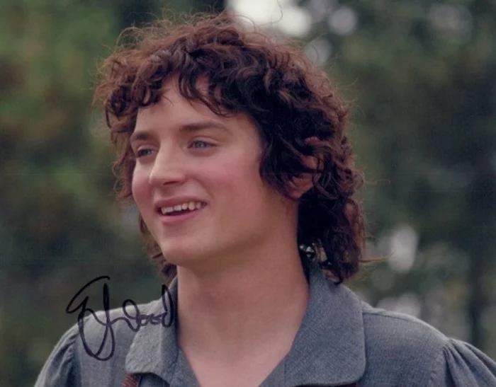 Elijah Wood autograph