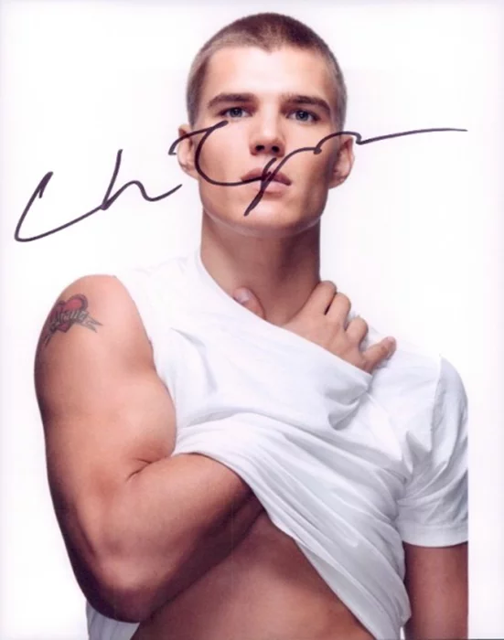 Chris Zylka autograph