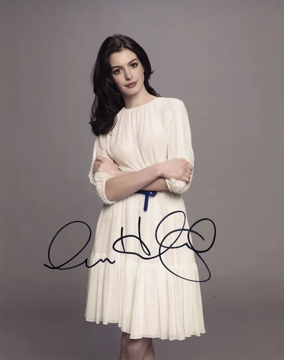 Anne Hathaway autograph
