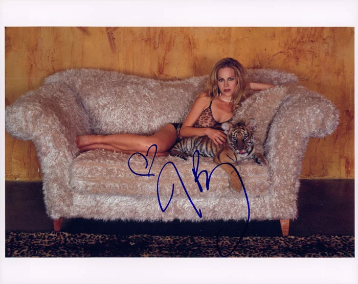 Julie Benz autograph