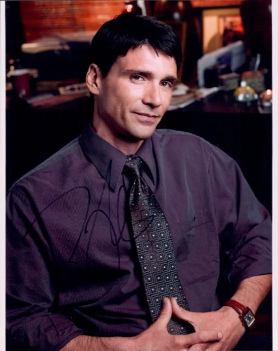 Frank Grillo autograph