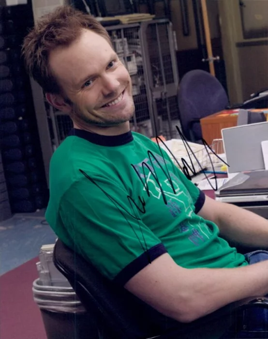 Joel McHale autograph