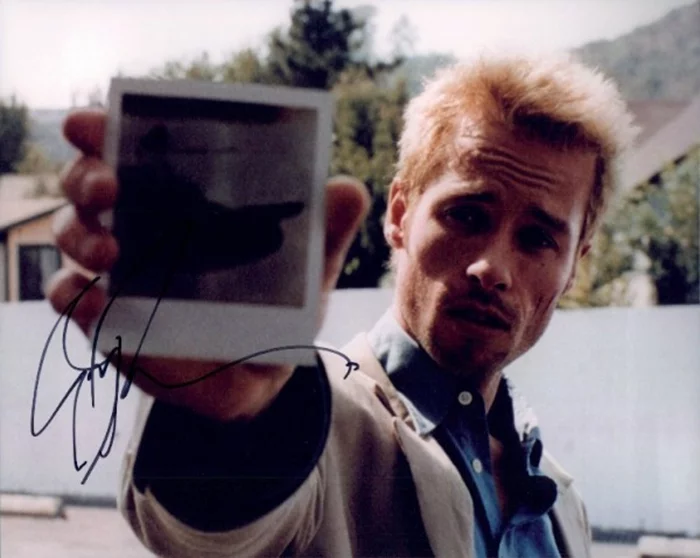 Guy Pearce autograph