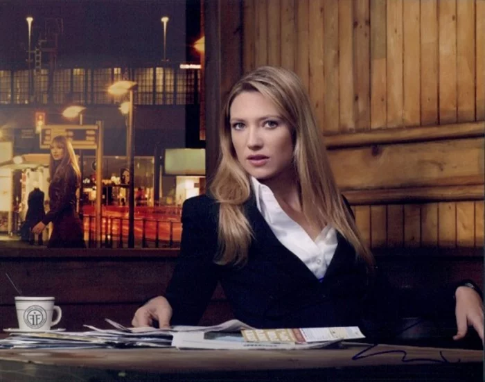 Anna Torv autograph